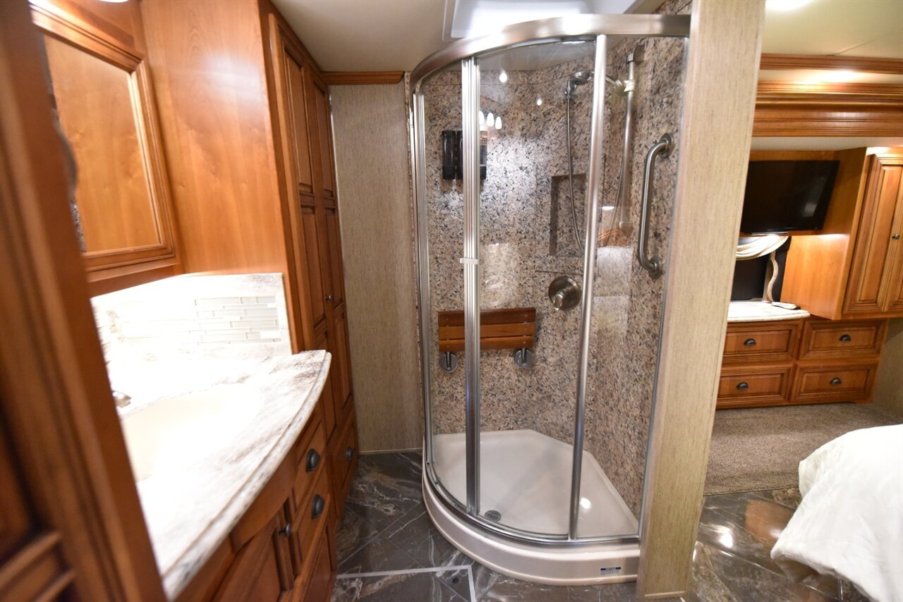 2015 Newmar Dutch Star 4018 - Photo 75 - Orange, CA 92867