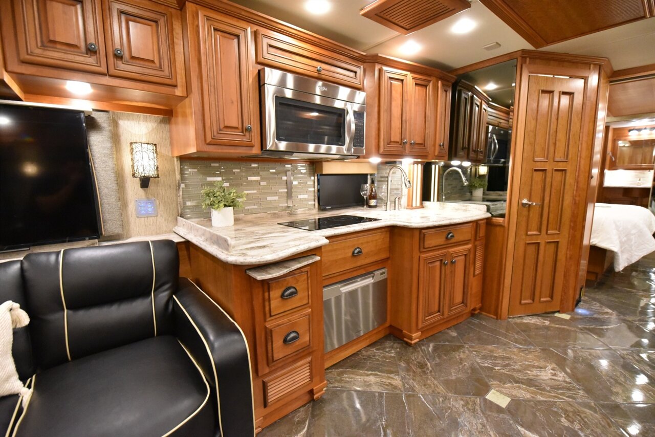 2015 Newmar Dutch Star 4018 - Photo 56 - Orange, CA 92867