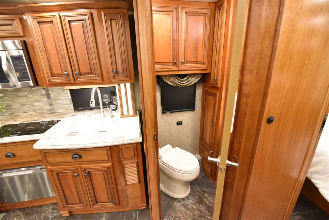 2015 Newmar Dutch Star 4018 - Photo 67 - Orange, CA 92867