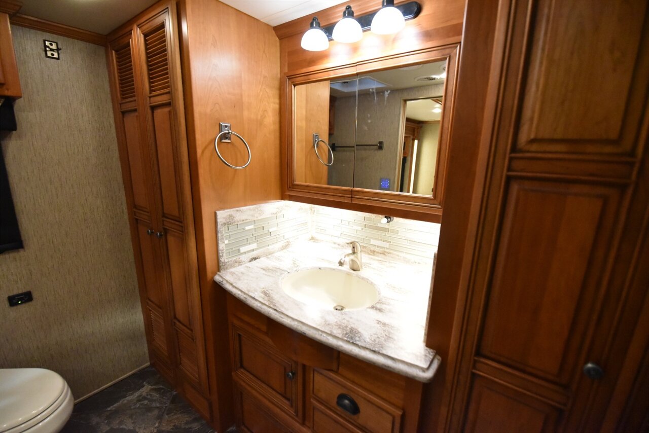 2015 Newmar Dutch Star 4018 - Photo 77 - Orange, CA 92867