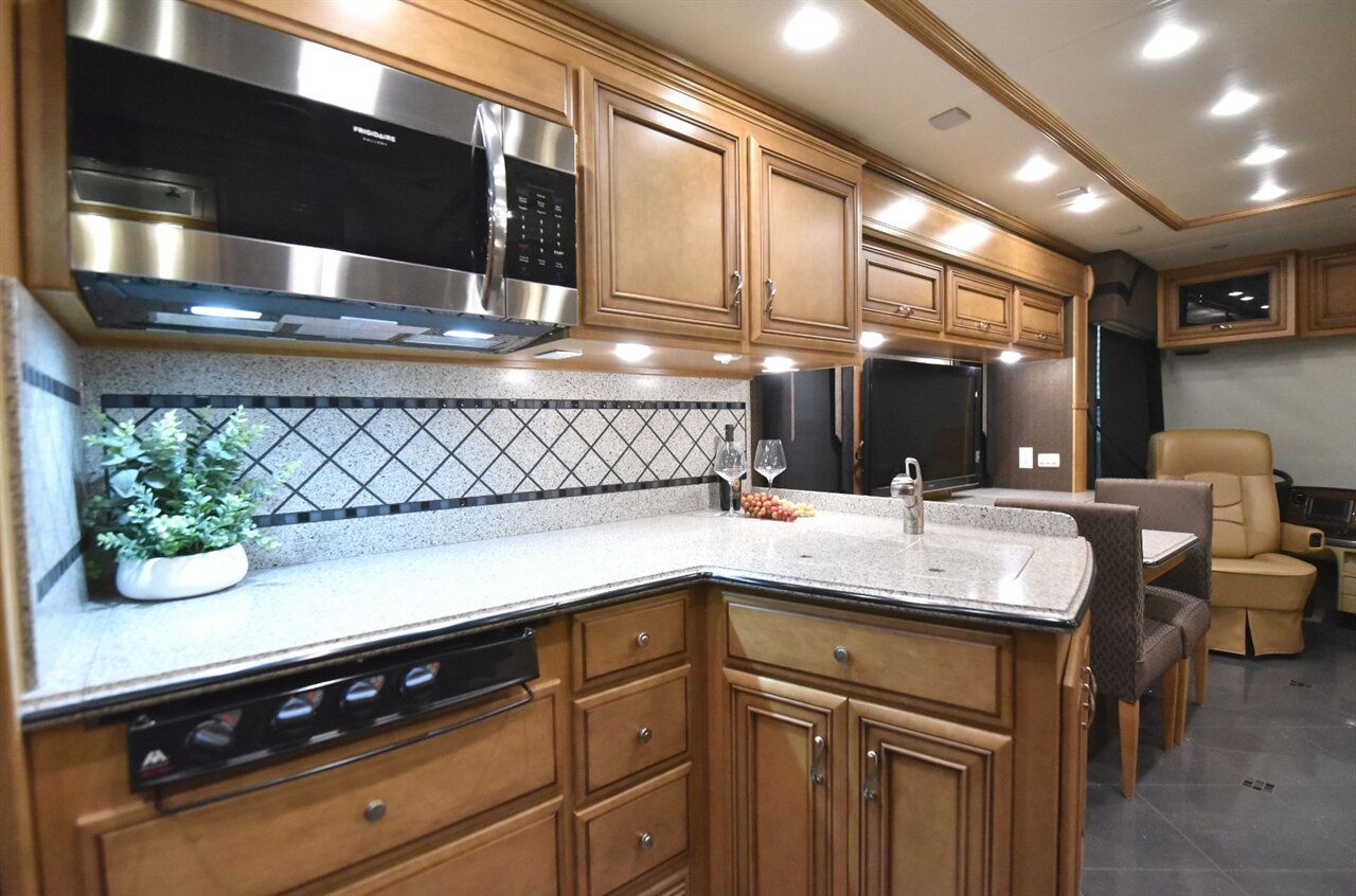 2013 Newmar Ventana - Photo 19 - Orange, CA 92867