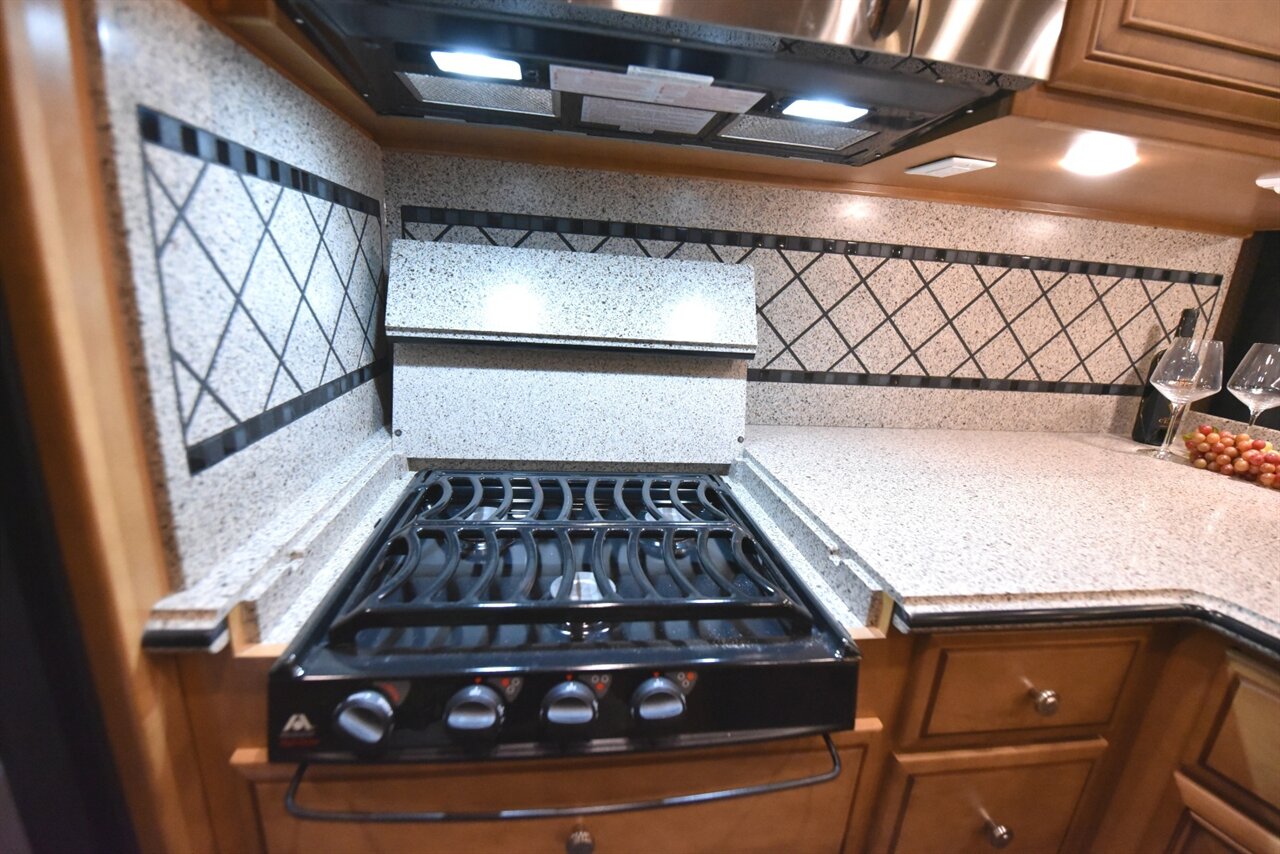 2013 Newmar Ventana - Photo 22 - Orange, CA 92867