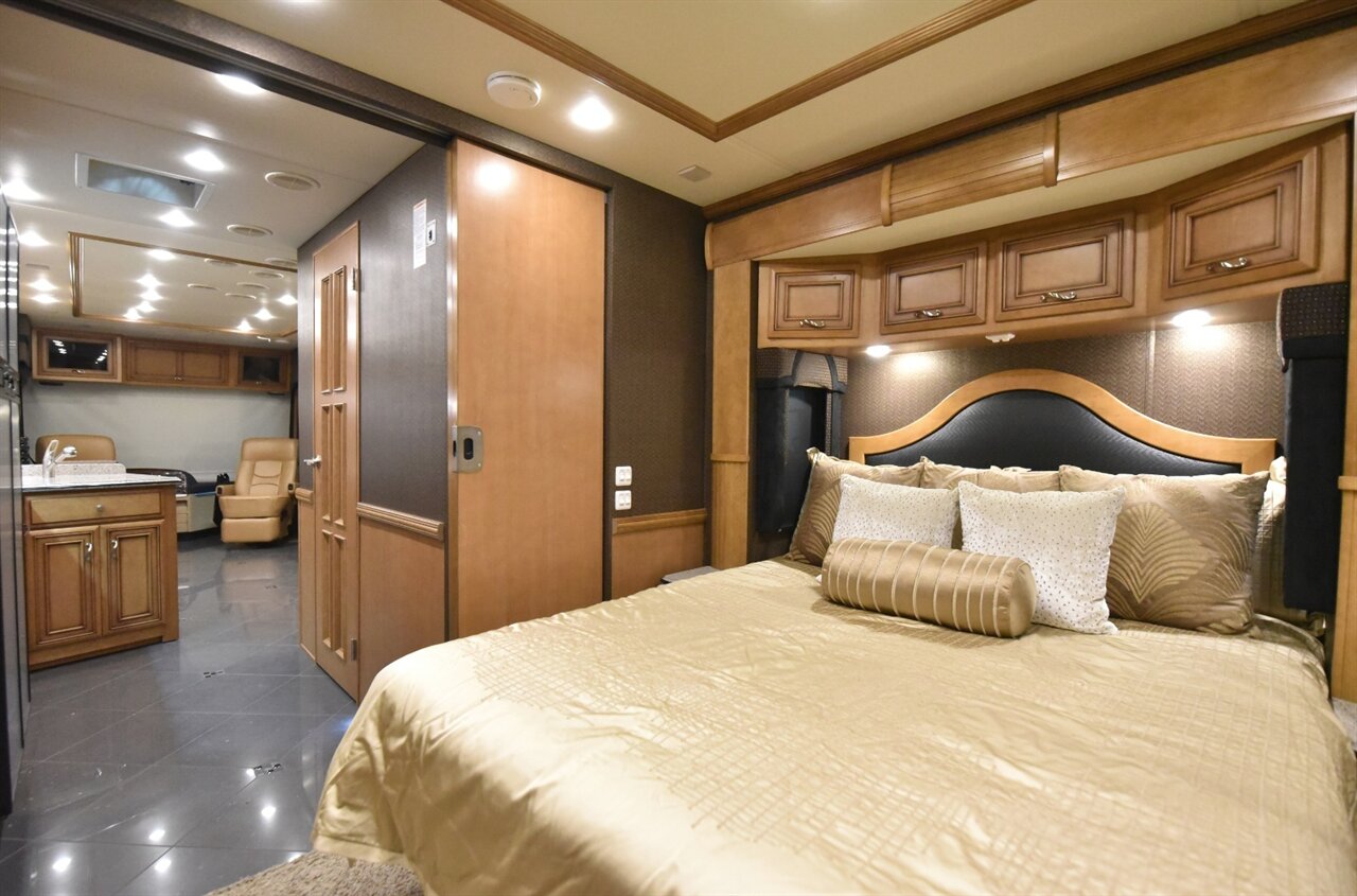 2013 Newmar Ventana - Photo 29 - Orange, CA 92867