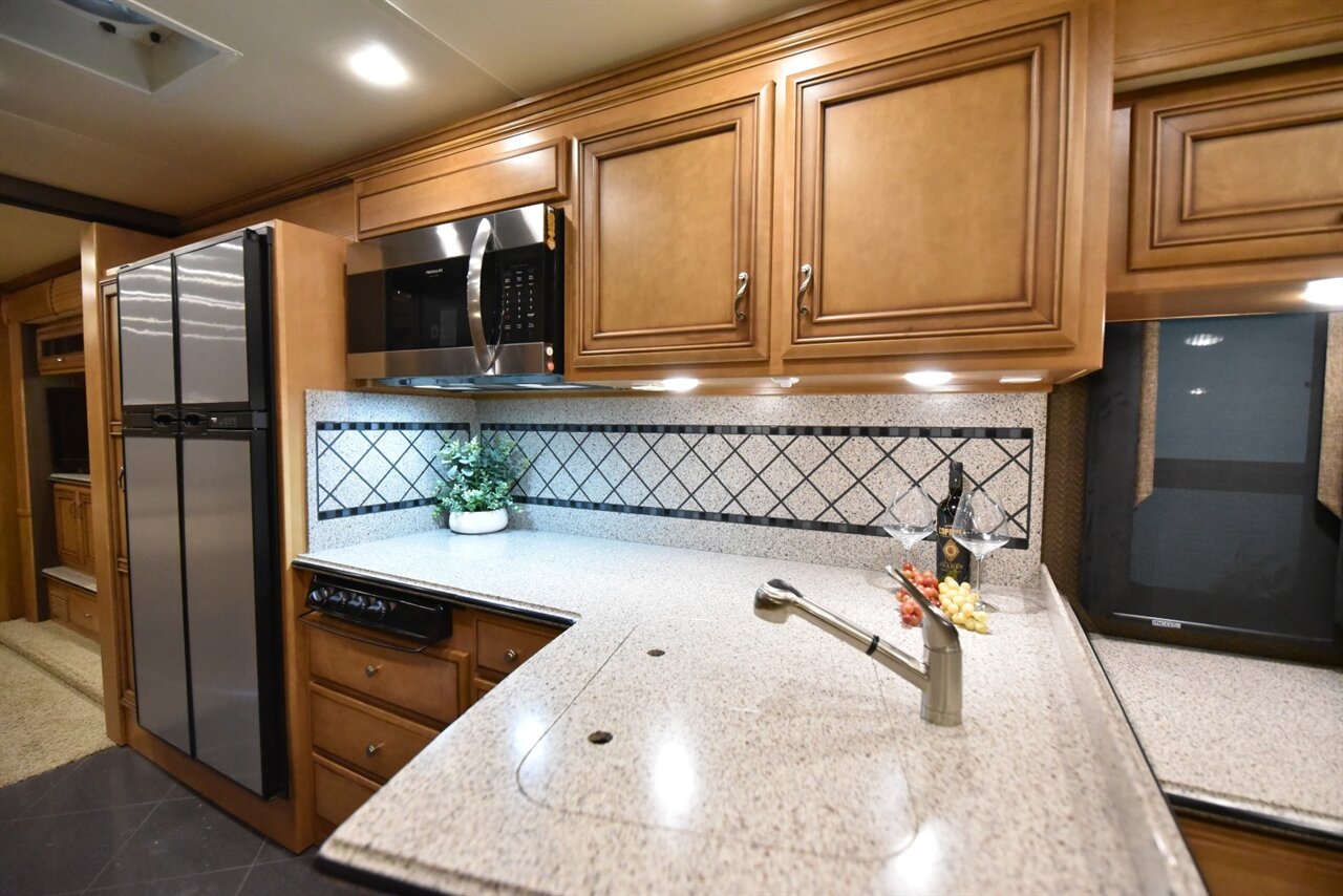 2013 Newmar Ventana - Photo 21 - Orange, CA 92867