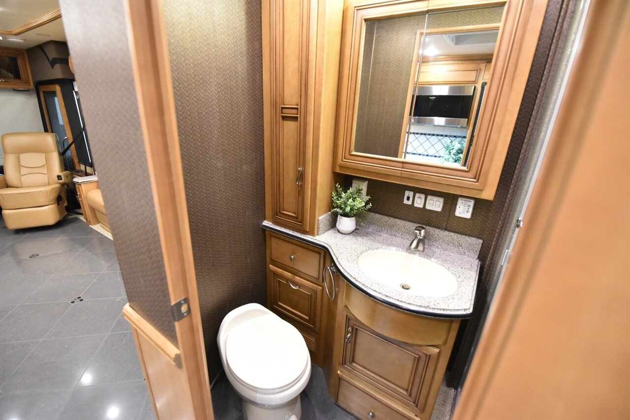 2013 Newmar Ventana - Photo 26 - Orange, CA 92867