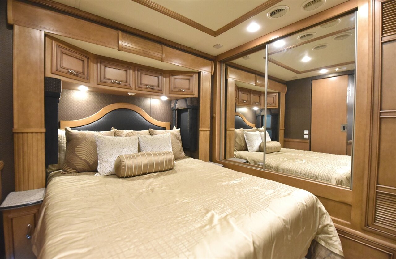 2013 Newmar Ventana - Photo 28 - Orange, CA 92867