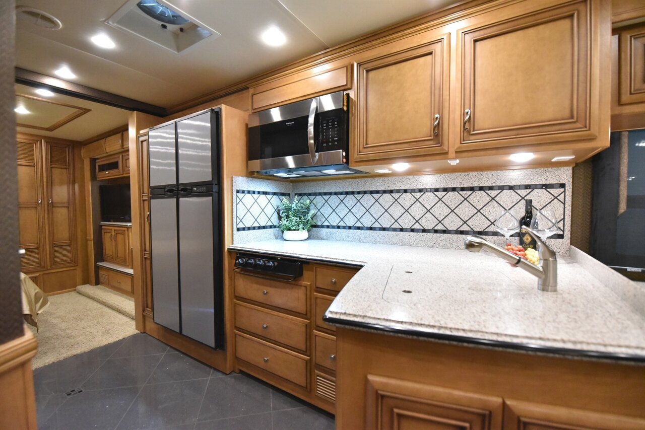 2013 Newmar Ventana - Photo 20 - Orange, CA 92867