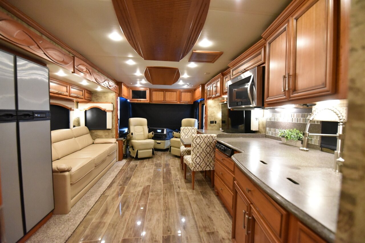 2017 Newmar Ventana 3724 - Photo 31 - Orange, CA 92867