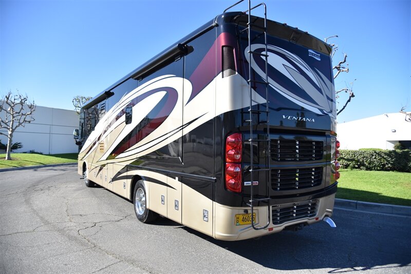 2017 Newmar Ventana 3724 - Photo 4 - Orange, CA 92867