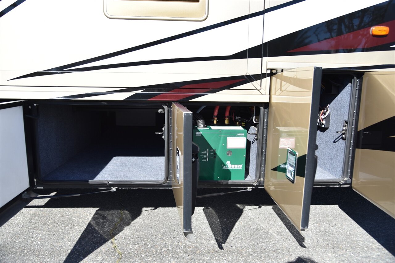 2017 Newmar Ventana 3724 - Photo 56 - Orange, CA 92867