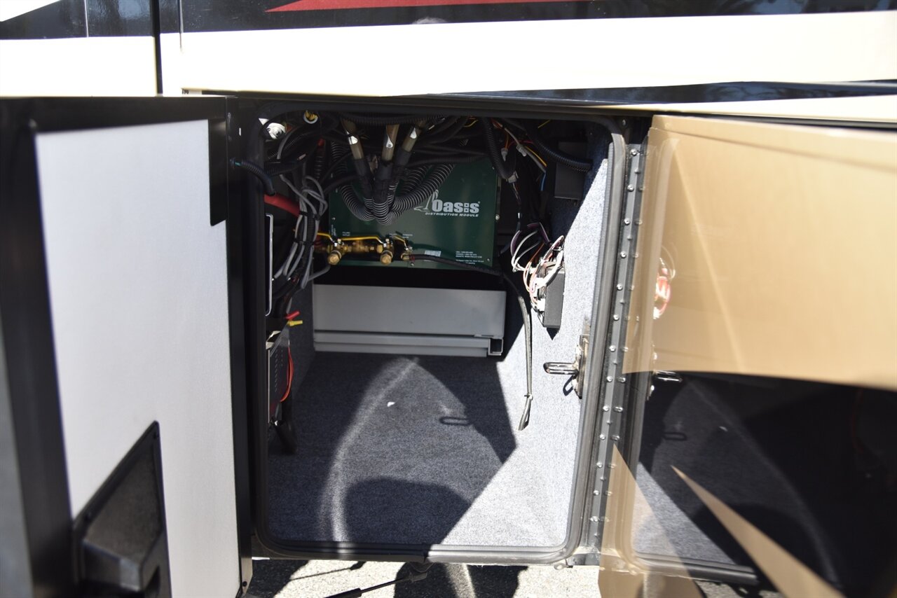 2017 Newmar Ventana 3724 - Photo 61 - Orange, CA 92867