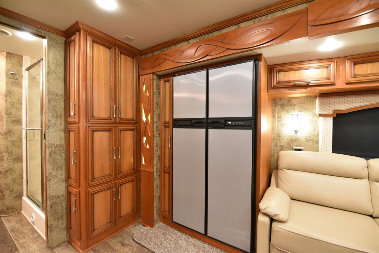 2017 Newmar Ventana 3724 - Photo 27 - Orange, CA 92867