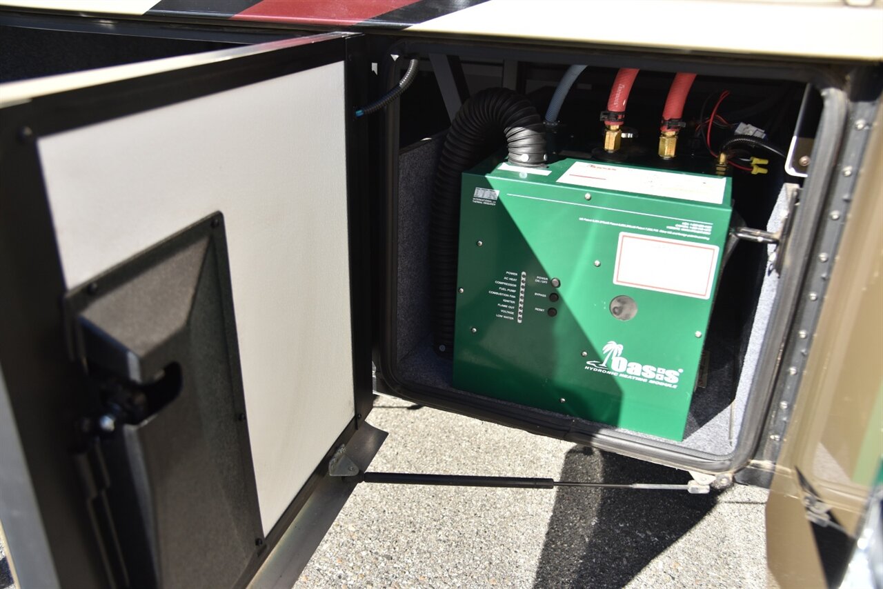 2017 Newmar Ventana 3724 - Photo 57 - Orange, CA 92867