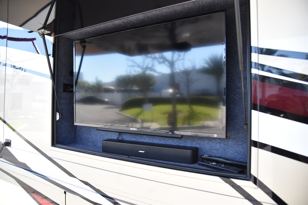 2017 Newmar Ventana 3724 - Photo 17 - Orange, CA 92867