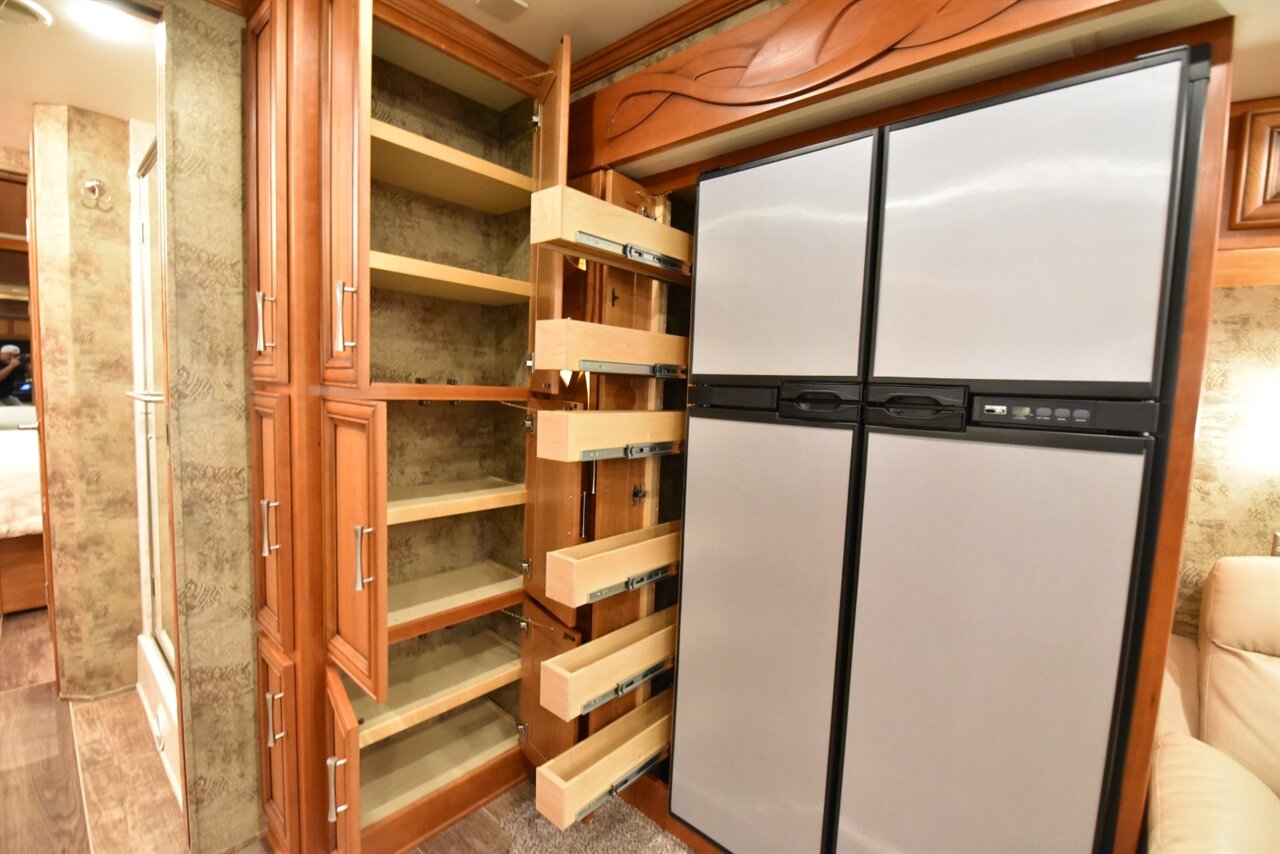 2017 Newmar Ventana 3724 - Photo 29 - Orange, CA 92867