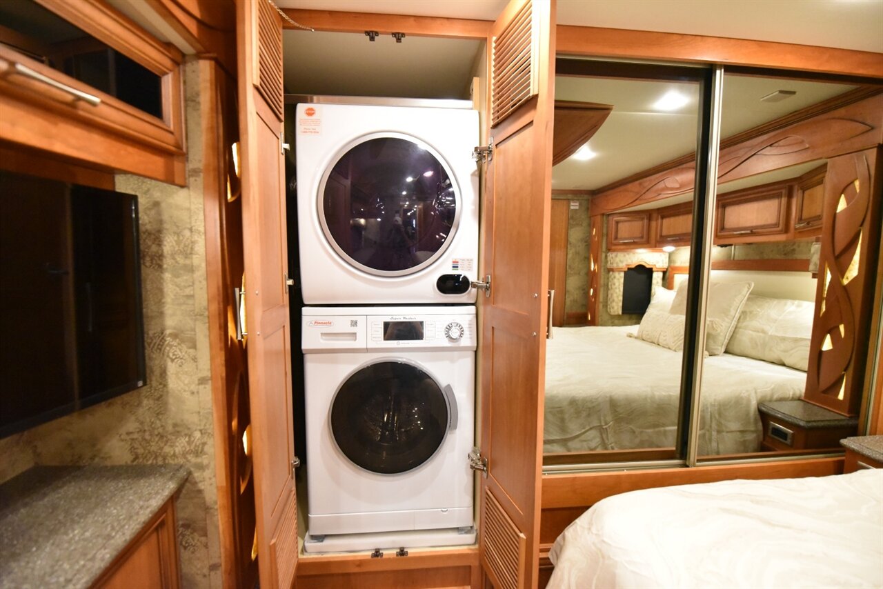 2017 Newmar Ventana 3724 - Photo 40 - Orange, CA 92867