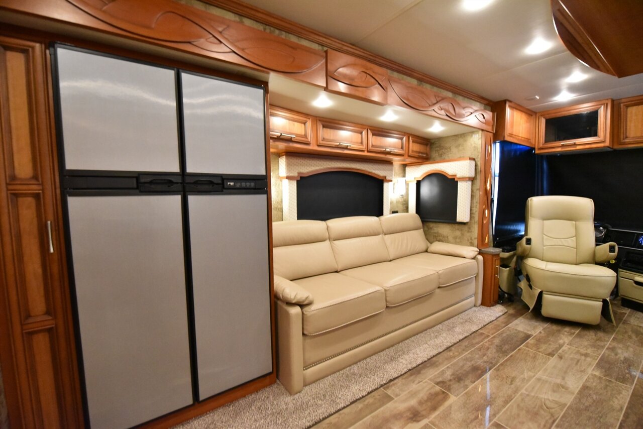 2017 Newmar Ventana 3724 - Photo 22 - Orange, CA 92867