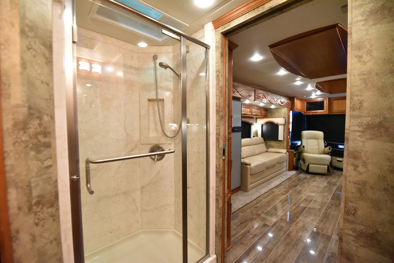 2017 Newmar Ventana 3724 - Photo 36 - Orange, CA 92867