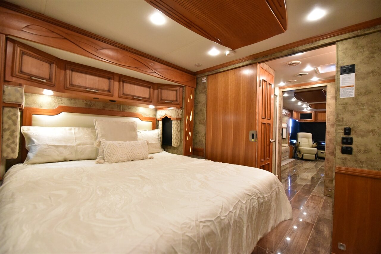 2017 Newmar Ventana 3724 - Photo 38 - Orange, CA 92867