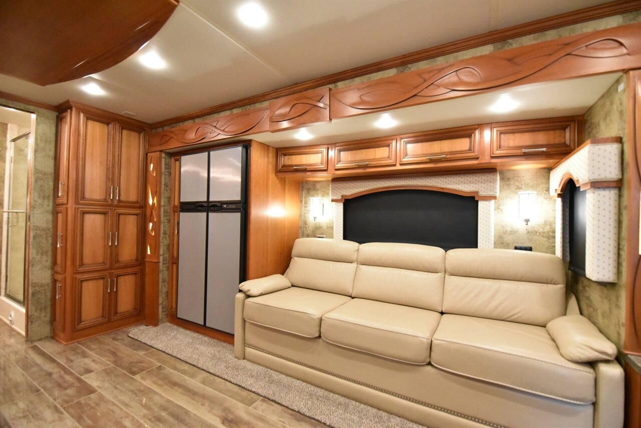 2017 Newmar Ventana 3724 - Photo 20 - Orange, CA 92867