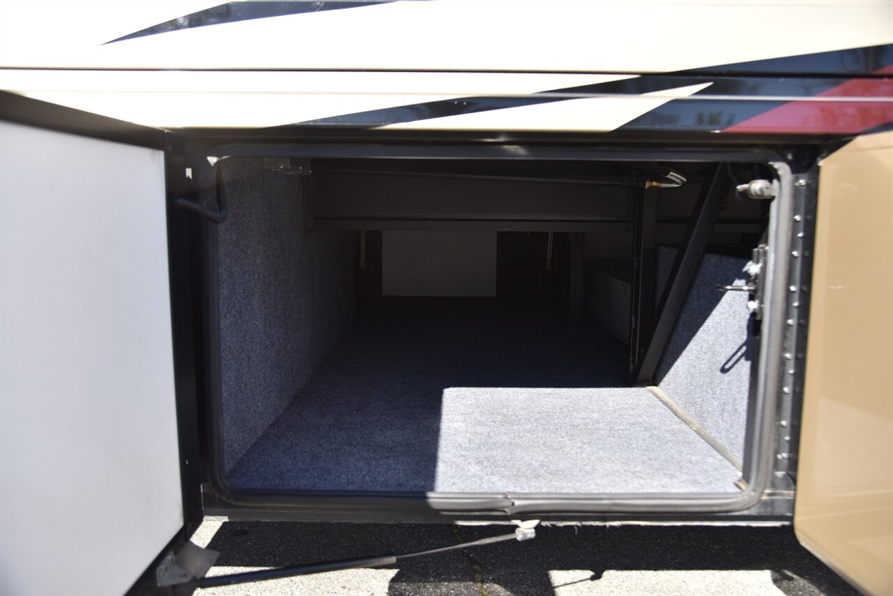 2017 Newmar Ventana 3724 - Photo 48 - Orange, CA 92867