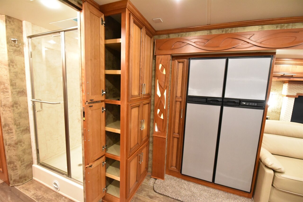 2017 Newmar Ventana 3724 - Photo 30 - Orange, CA 92867