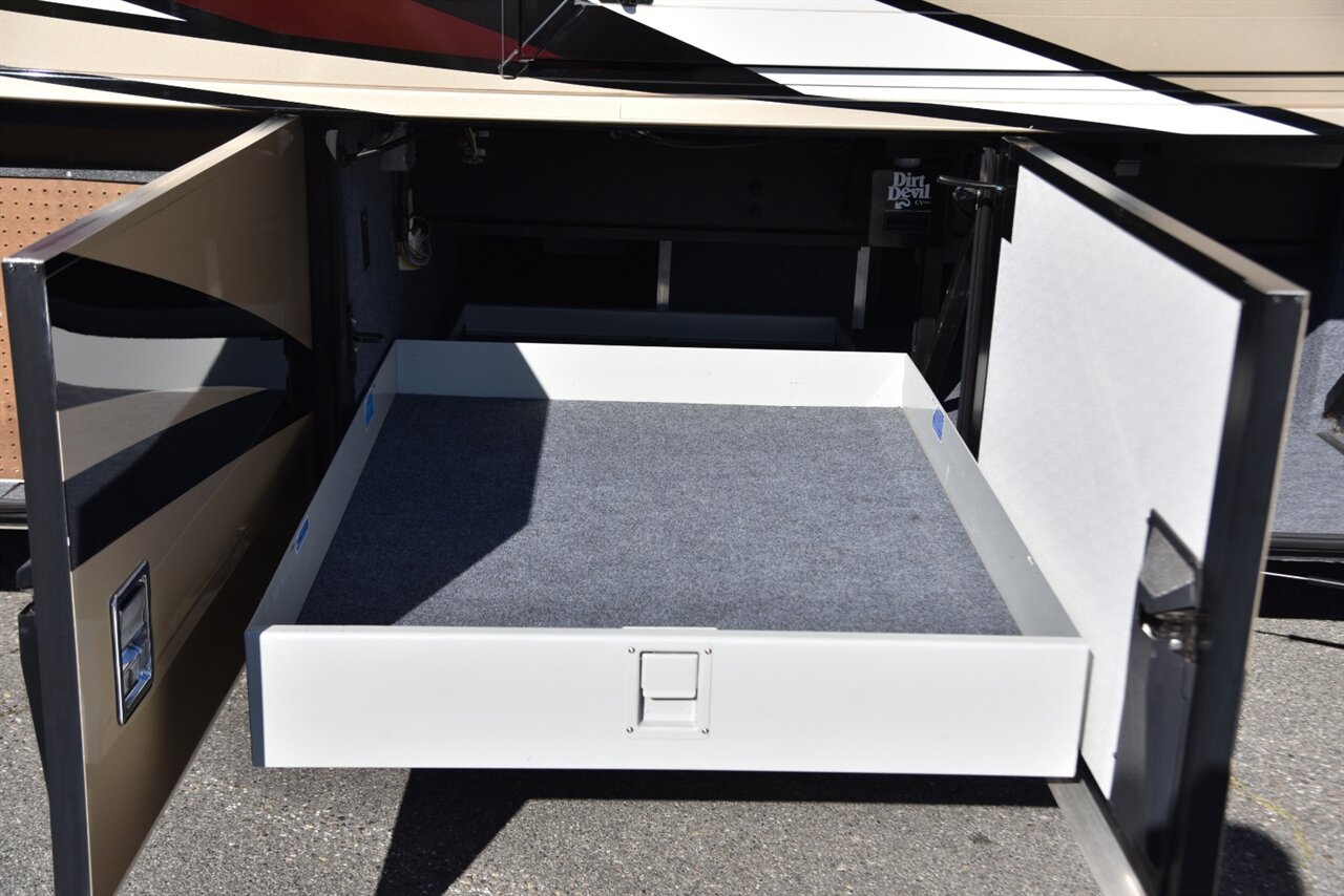 2017 Newmar Ventana 3724 - Photo 50 - Orange, CA 92867