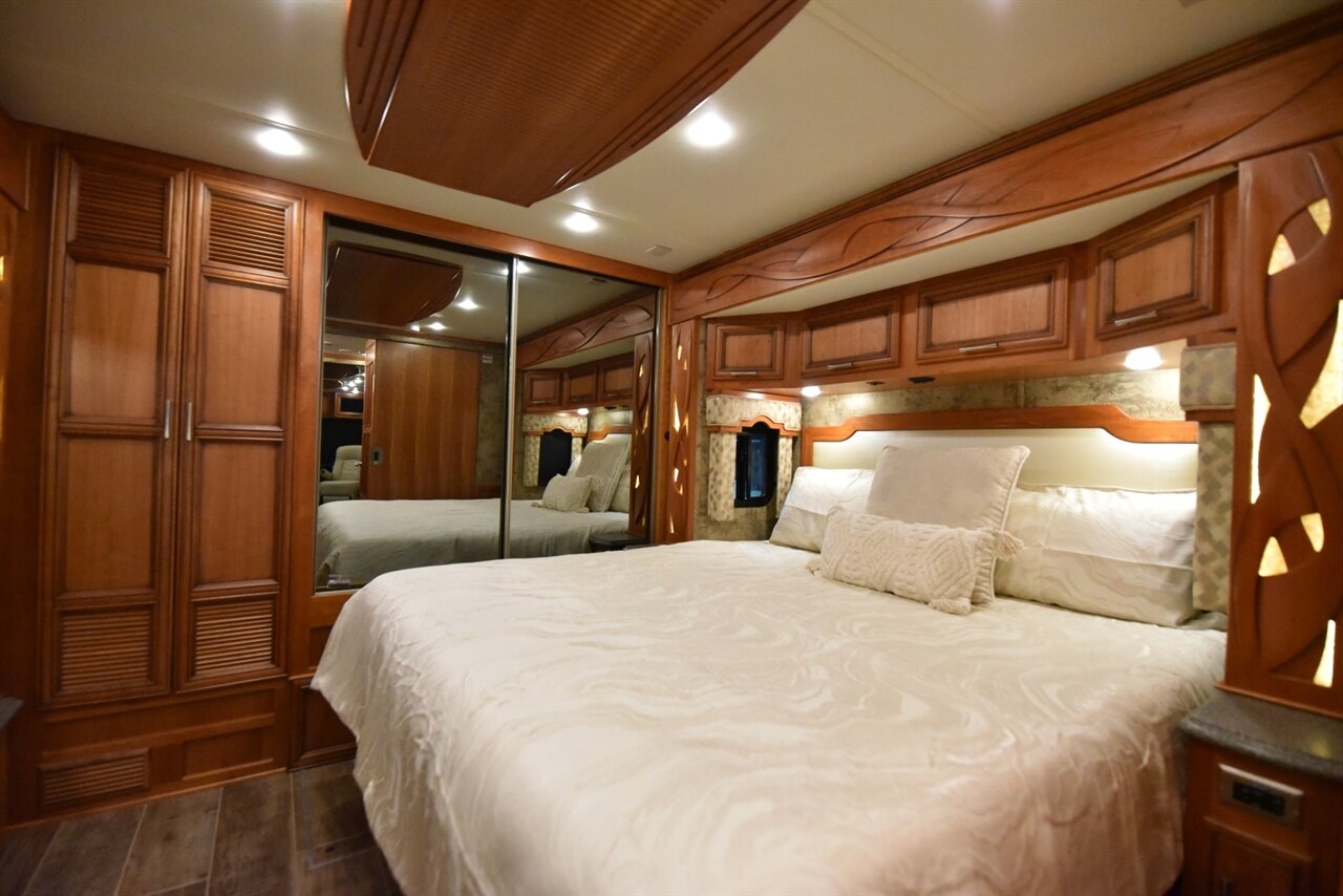 2017 Newmar Ventana 3724 - Photo 37 - Orange, CA 92867