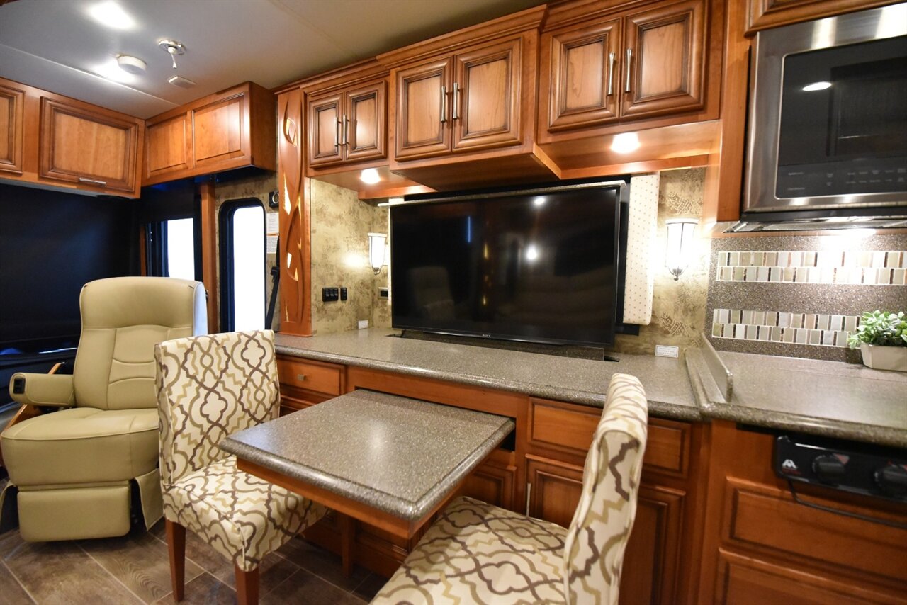 2017 Newmar Ventana 3724 - Photo 21 - Orange, CA 92867