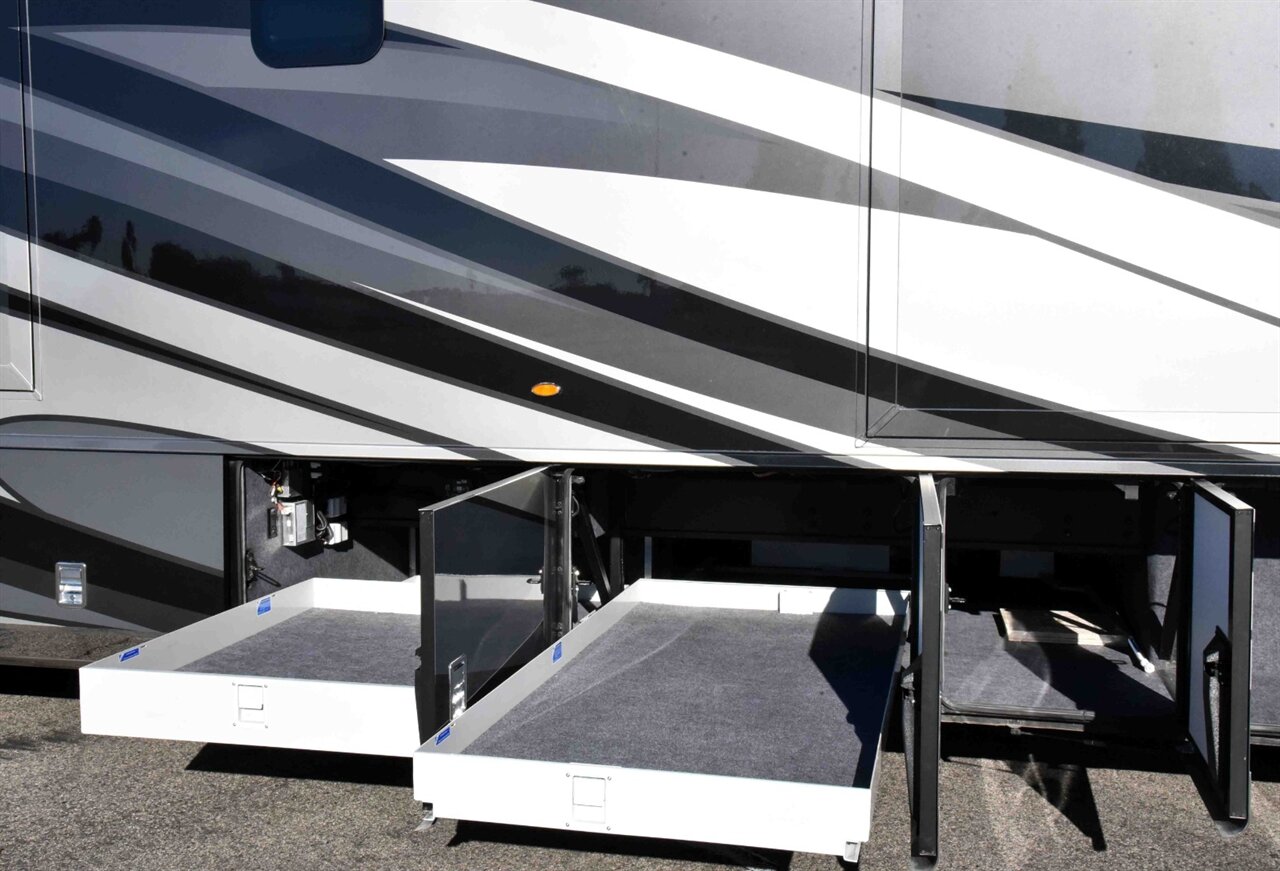 2018 Newmar Dutch star 4327   - Photo 13 - Orange, CA 92867