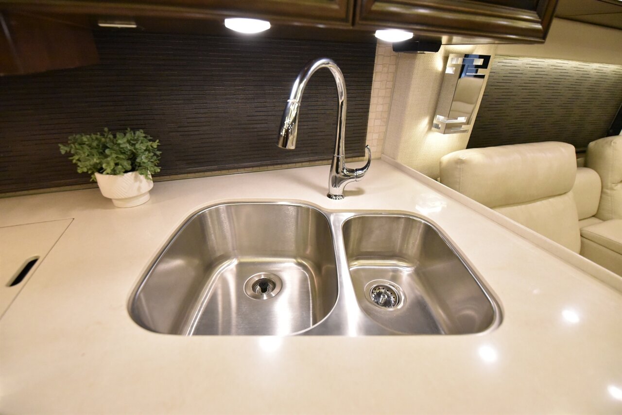 2020 Newmar Mountain Aire 4002 - Photo 57 - Orange, CA 92867