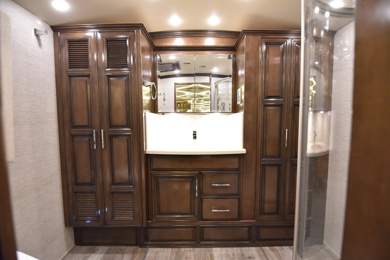 2020 Newmar Mountain Aire 4002 - Photo 69 - Orange, CA 92867