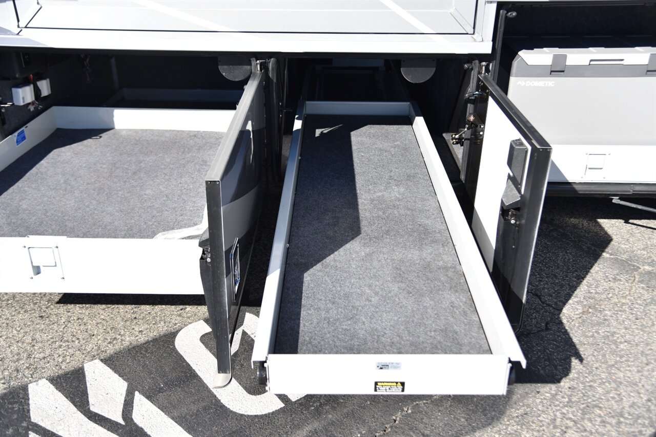 2020 Newmar Mountain Aire 4002 - Photo 32 - Orange, CA 92867