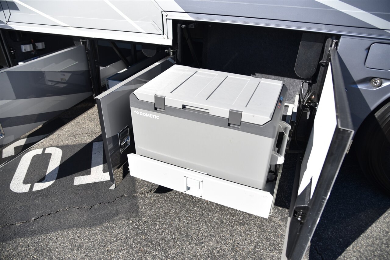 2020 Newmar Mountain Aire 4002 - Photo 29 - Orange, CA 92867