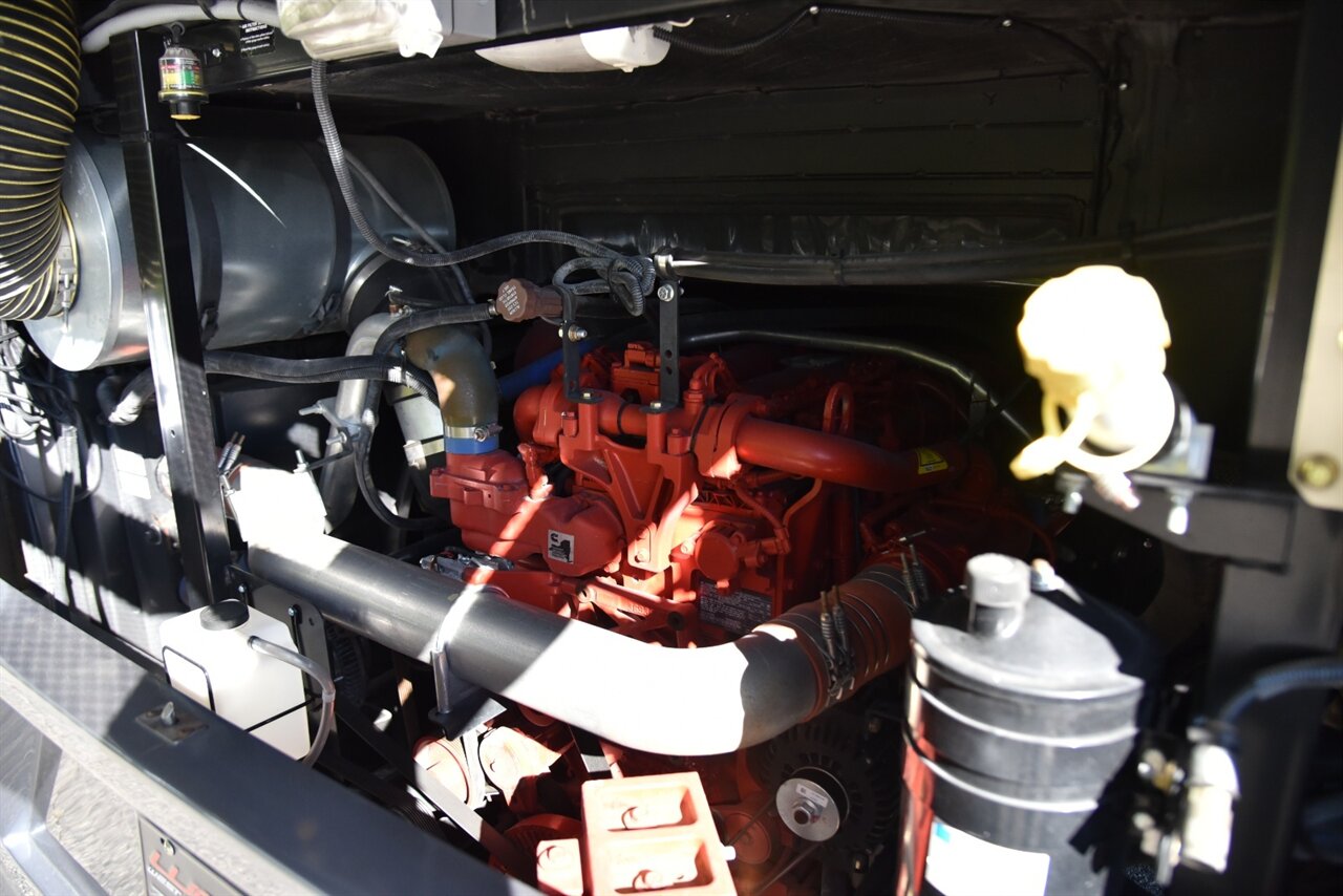 2020 Newmar Mountain Aire 4002 - Photo 25 - Orange, CA 92867