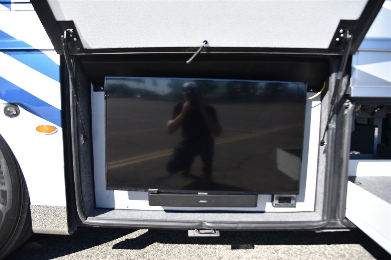 2020 Newmar Mountain Aire 4002 - Photo 35 - Orange, CA 92867