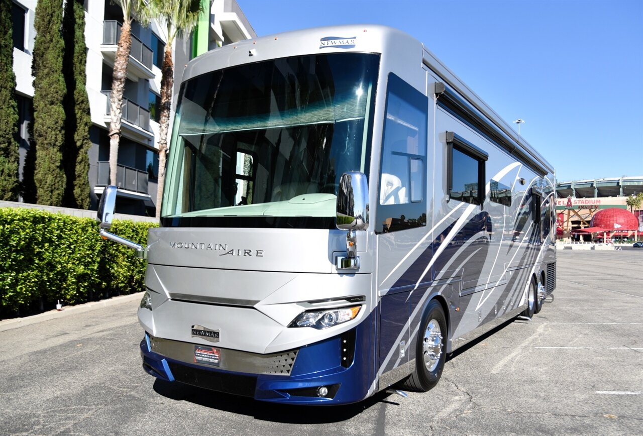 2020 Newmar Mountain Aire 4002 - Photo 13 - Orange, CA 92867