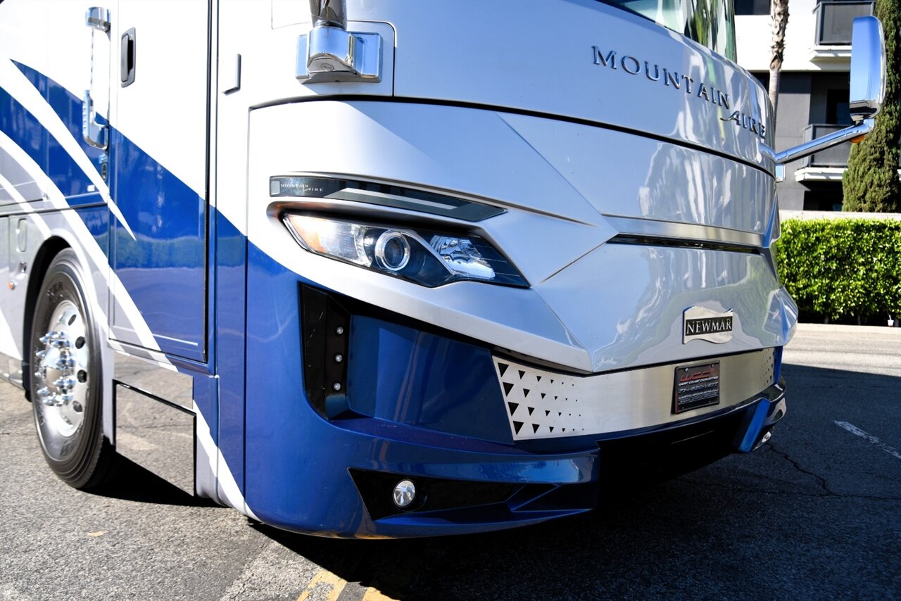 2020 Newmar Mountain Aire 4002 - Photo 8 - Orange, CA 92867