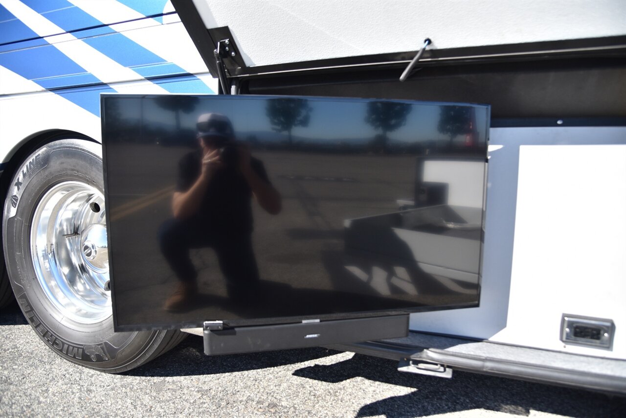 2020 Newmar Mountain Aire 4002 - Photo 34 - Orange, CA 92867