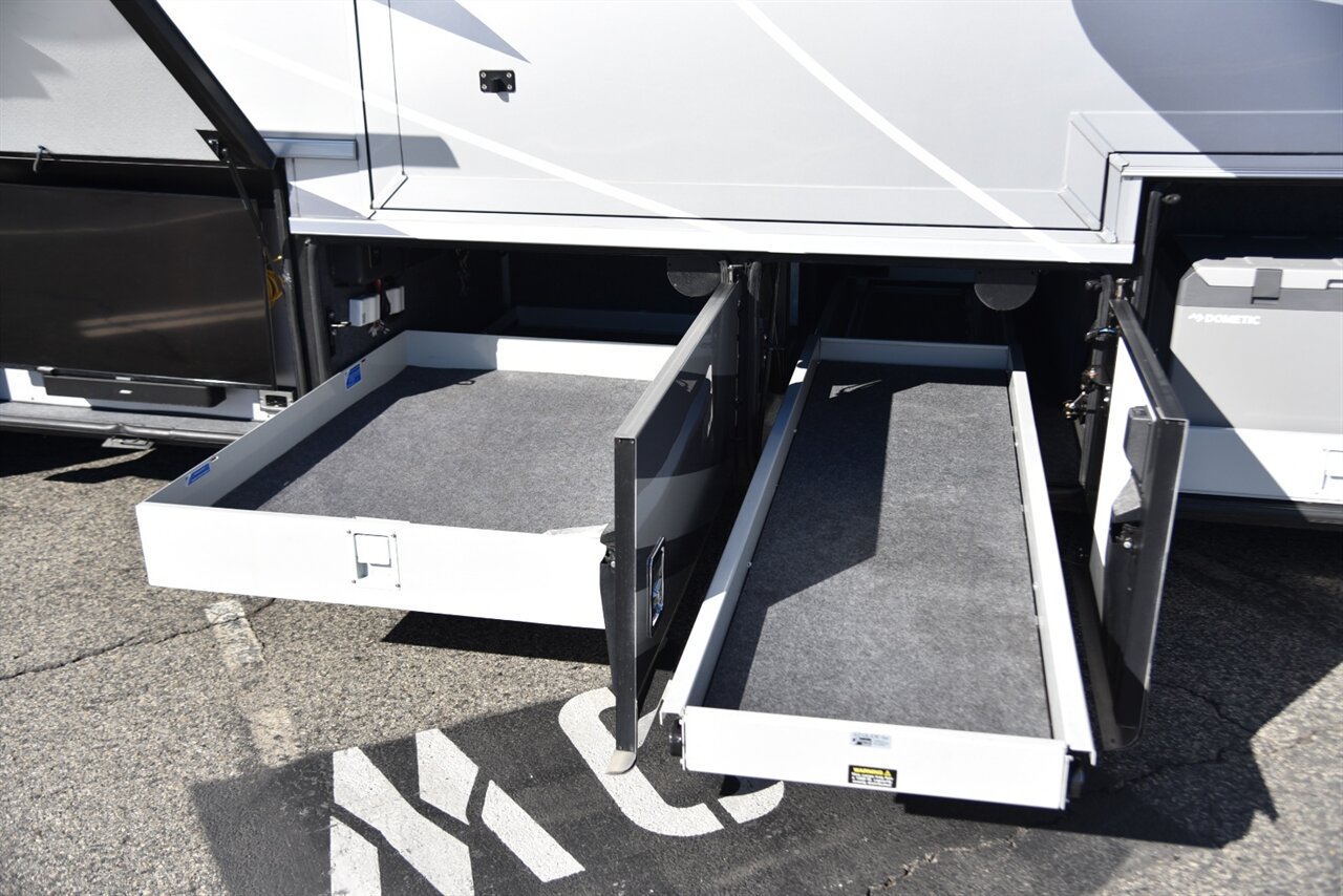 2020 Newmar Mountain Aire 4002 - Photo 31 - Orange, CA 92867