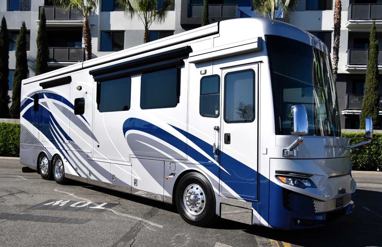 2020 Newmar Mountain Aire 4002 - Photo 6 - Orange, CA 92867