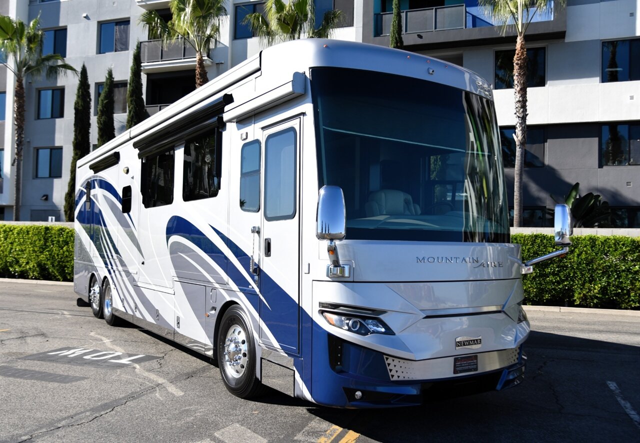 2020 Newmar Mountain Aire 4002 - Photo 7 - Orange, CA 92867