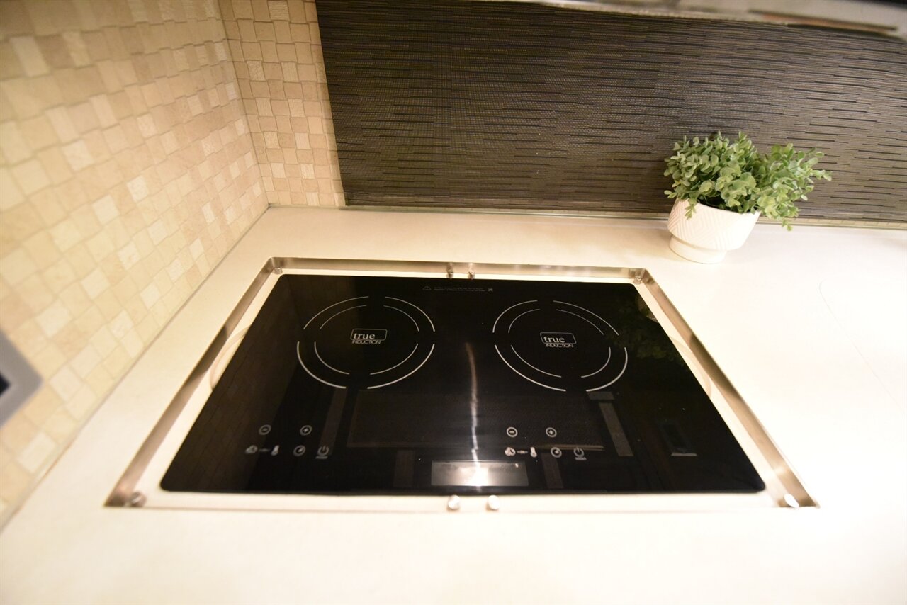 2020 Newmar Mountain Aire 4002 - Photo 58 - Orange, CA 92867