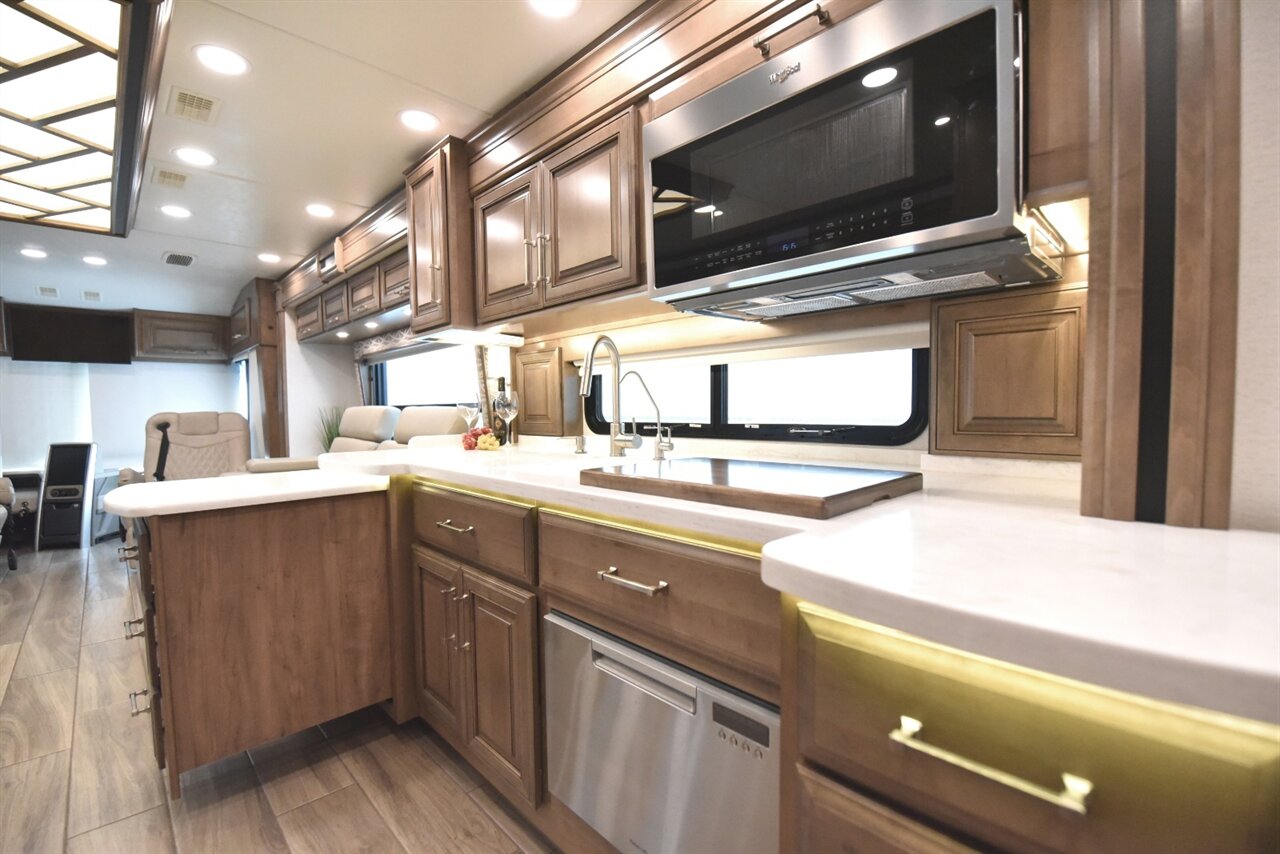 2025 Entegra Cornerstone 45B   - Photo 33 - Orange, CA 92867