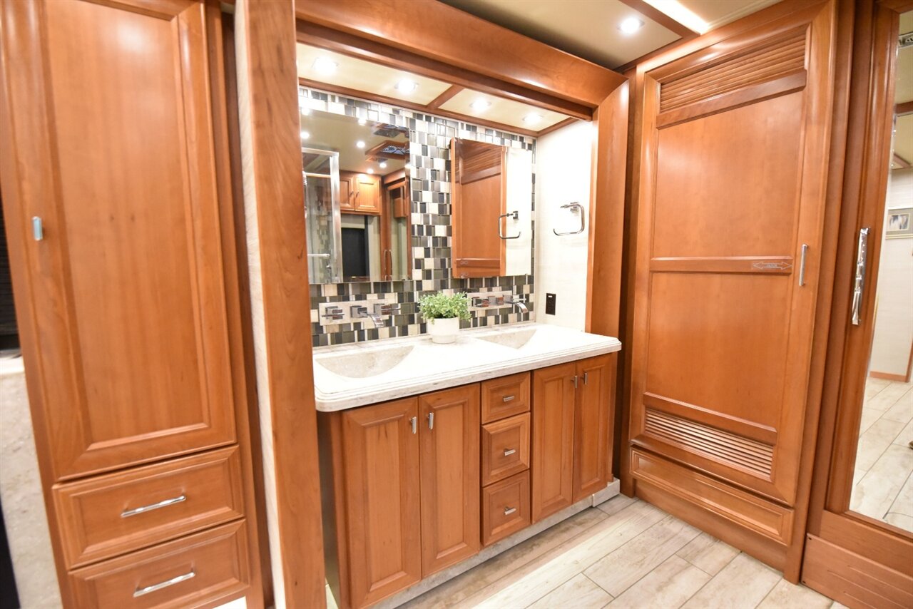 2019 Tiffin Allegro Bus 40IP   - Photo 73 - Orange, CA 92867