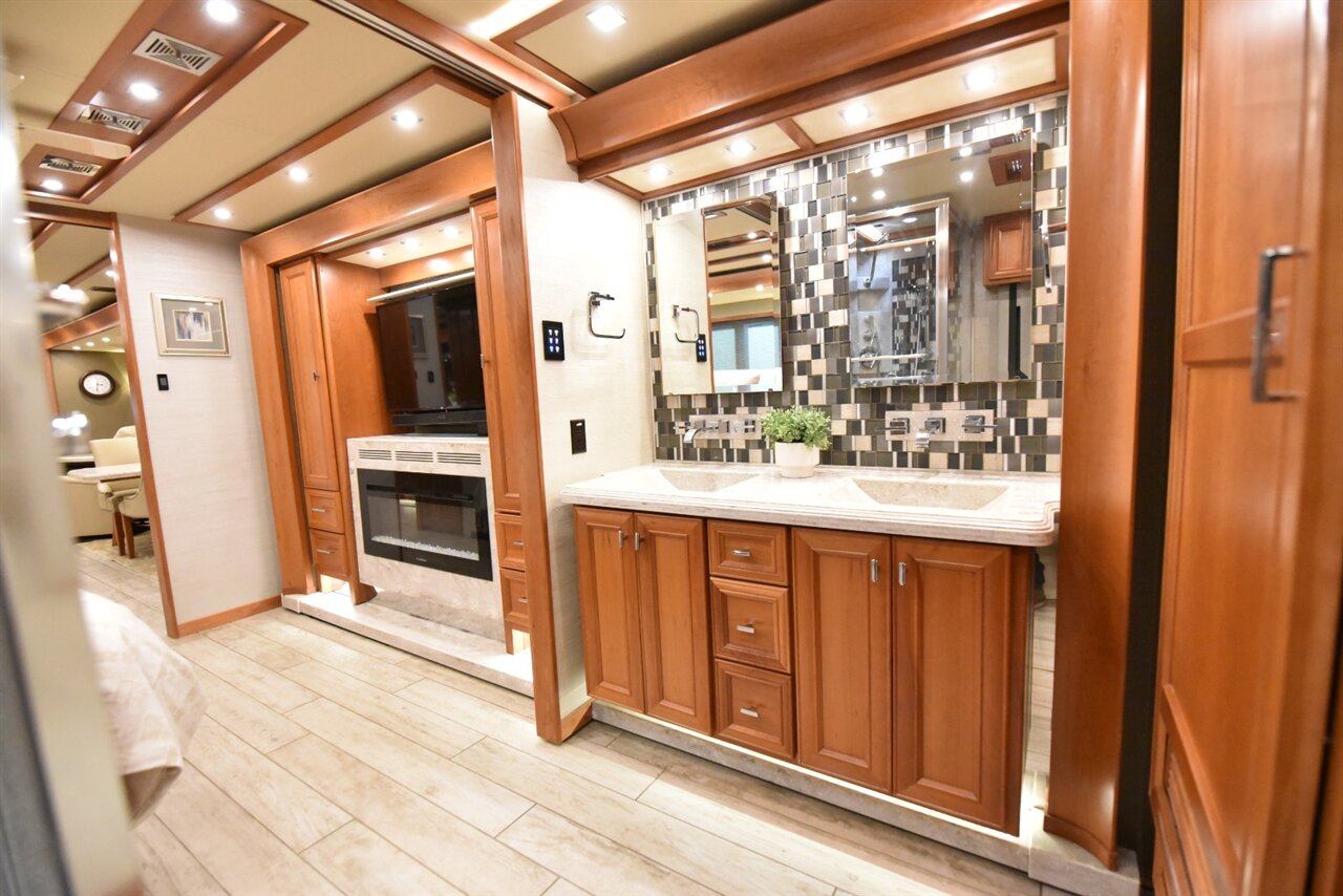 2019 Tiffin Allegro Bus 40IP   - Photo 77 - Orange, CA 92867