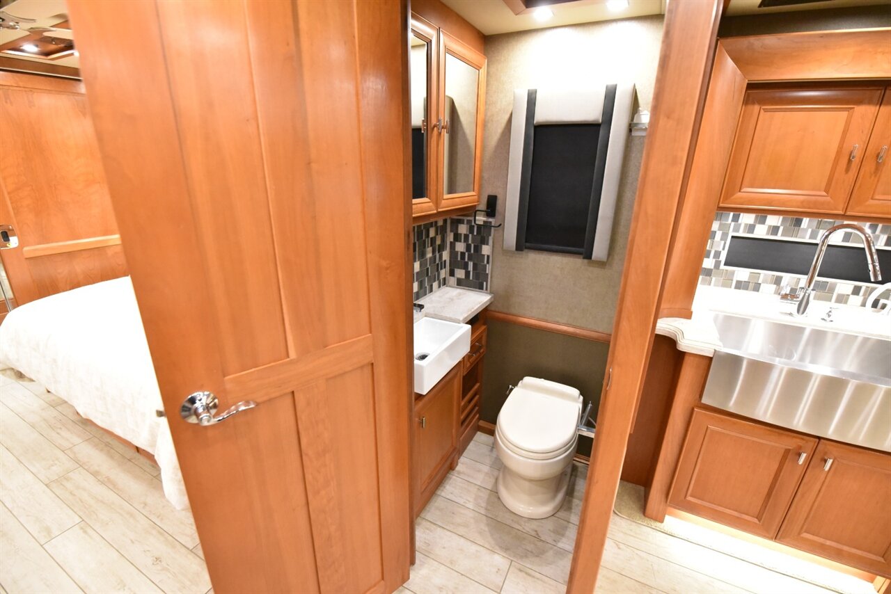 2019 Tiffin Allegro Bus 40IP   - Photo 65 - Orange, CA 92867