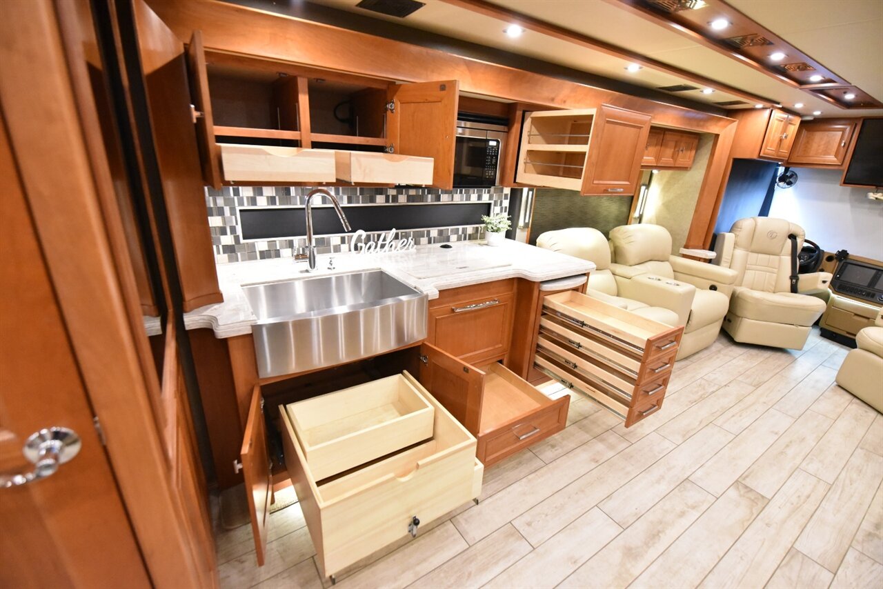 2019 Tiffin Allegro Bus 40IP   - Photo 58 - Orange, CA 92867