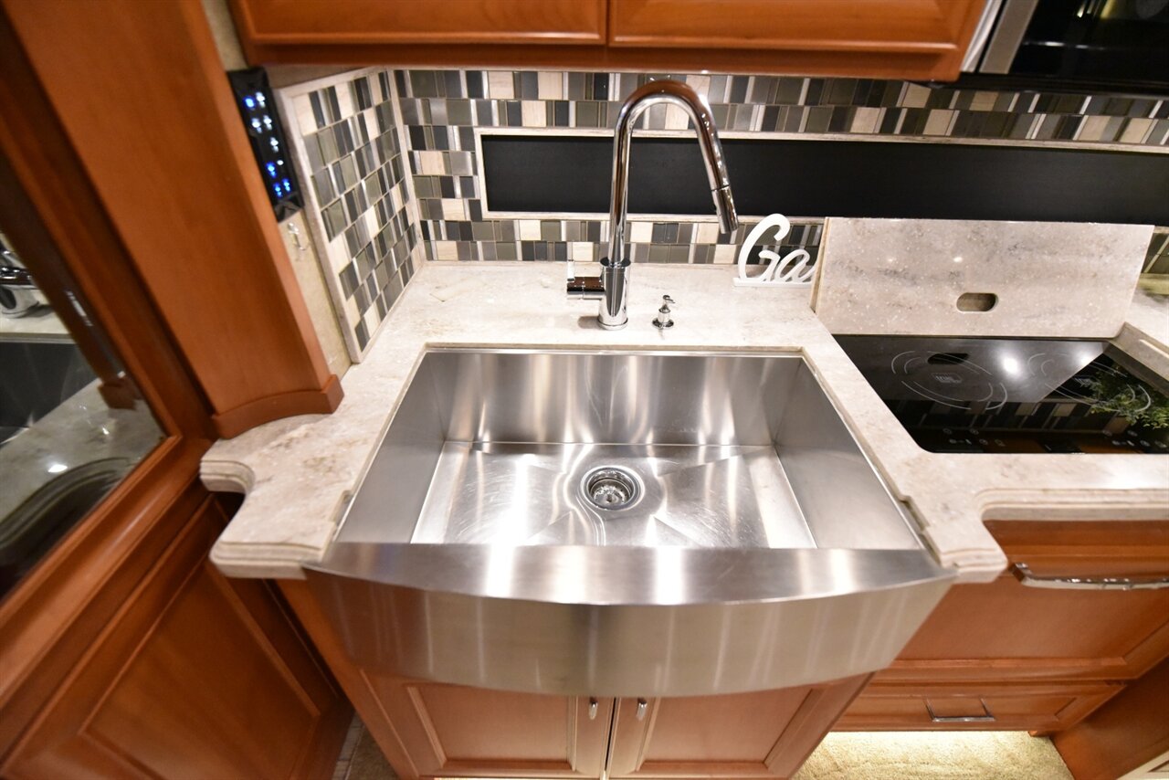 2019 Tiffin Allegro Bus 40IP   - Photo 56 - Orange, CA 92867