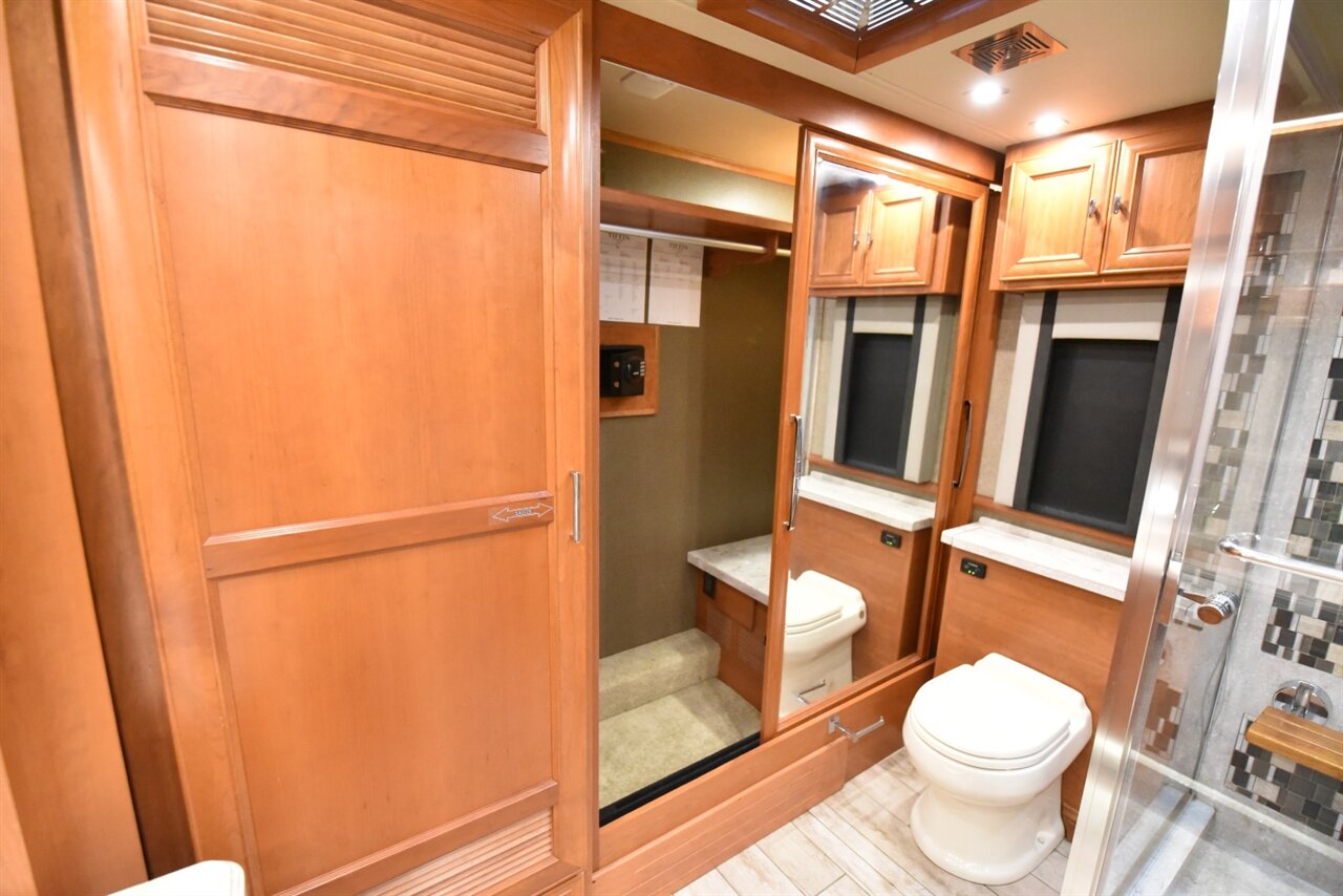 2019 Tiffin Allegro Bus 40IP   - Photo 78 - Orange, CA 92867